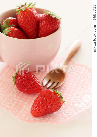 Strawberry Princess Fruit Fork 6691716