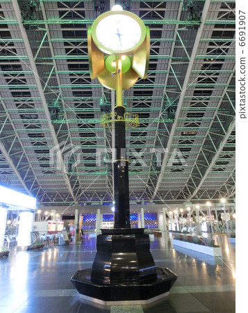 JR West Osaka Station Space-Time Square Emergency Declaration Cleaning Midnight Last Train Date 6691907