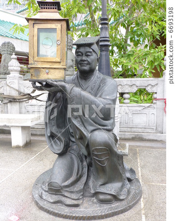 Statue of Hwang Daeshu (Hong Kong) 6693198