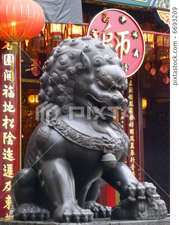 Hwangdon Shrine's Guardian Dog (Hong Kong) 6693209