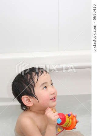 孩子們在洗澡玩 6693410