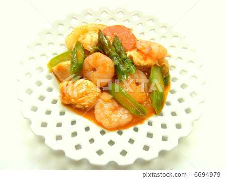 綠色蘆筍和蝦炒辣椒醬 綠色蘆筍和蝦炒辣椒醬 6694979