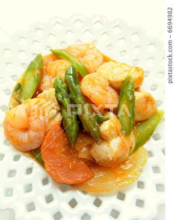 綠色蘆筍和蝦炒辣椒醬 綠色蘆筍和蝦炒辣椒醬 6694982