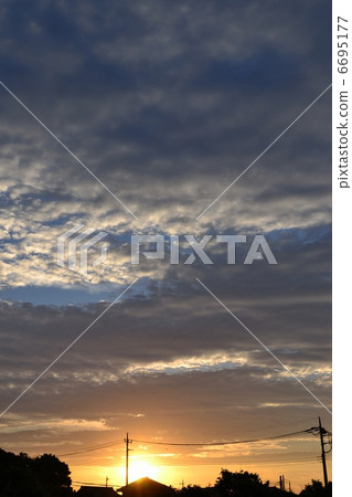 Setting sun 6695177