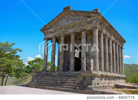 Garni temple 6695776