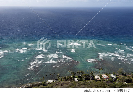 Pacific Ocean 5 desired from the top of the diamond head in Hawaii 6699332