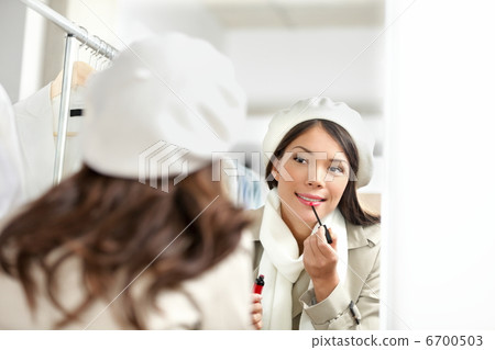 Lipstick woman 6700503