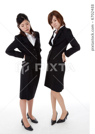 兩個年輕的商界女性 6702488