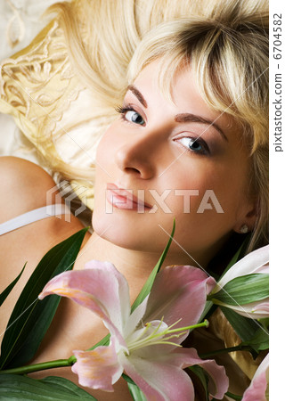 Beautiful girl with pink lily Beautiful girl with pink lily 6704582
