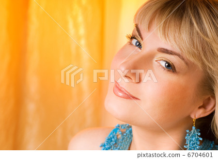 Close-up portrait of a beautiful young woman Close-up portrait of a beautiful young woman 6704601