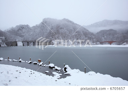 Usui lake in winter 6705657