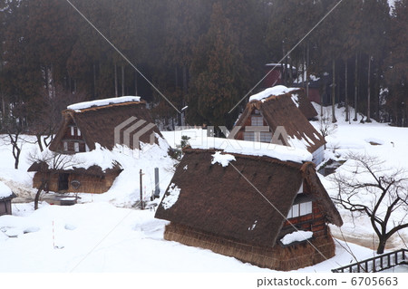 Winter in Gokayama Suganuma area 6705663