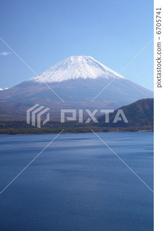 秋天的富士山和本栖湖 秋天的富士山和本栖湖 6705741