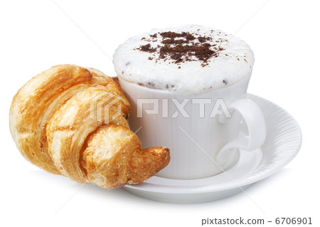 coffee and croissant 6706901