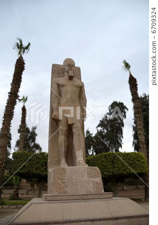 Huge statue of Ramses II 6709324