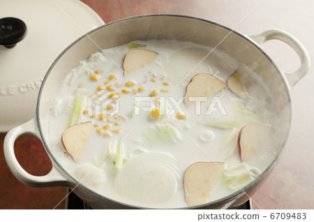 Milk pot 6709483