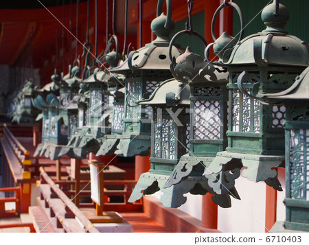 春日大社的燈籠 6710403