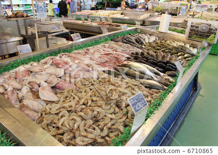 At the supermarket in the Philippines 6710865