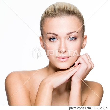Beauty face of beautiful young woman - isolated Beauty face of beautiful young woman - isolated 6712314
