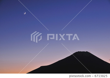 Crescent moon and Fuji Crescent moon and Fuji 6713825