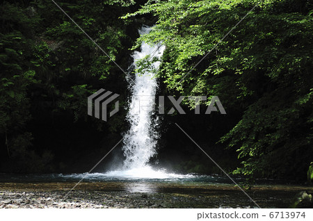 瀑布 6713974
