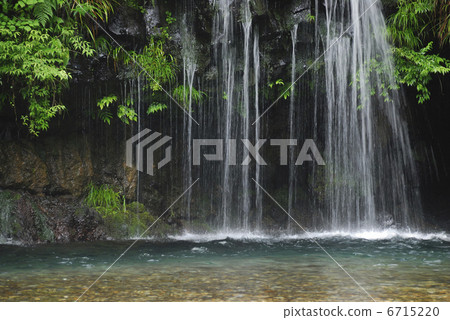 瀑布 6715220