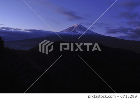 Mount Fuji  6715299