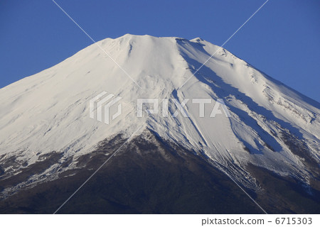 Mount Fuji  6715303