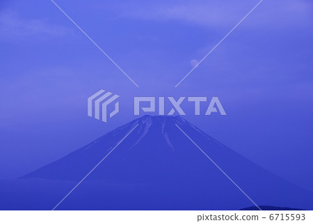 Mount Fuji  6715593