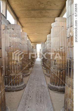 The pillar of the world's oldest Jusel King pyramid complex The pillar of the world's oldest Jusel King pyramid complex 6716646