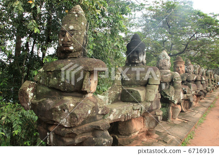 Angkor · Tom's main gate Angkor · Tom's main gate 6716919
