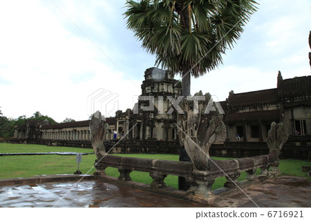 Central West Gate of Angkor Wat Central West Gate of Angkor Wat 6716921