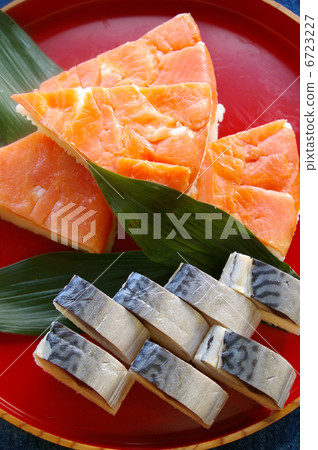 Sushi and mackerel sushi 6723227