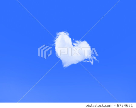 Heart cloud and blue sky Heart cloud and blue sky 6724651
