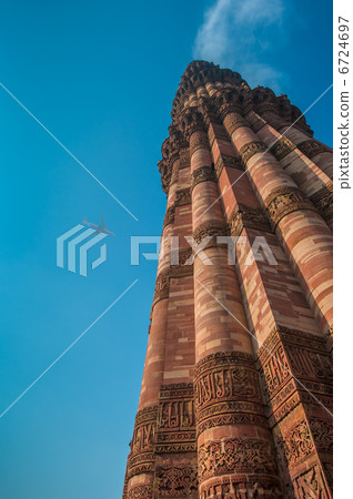 Qutub Minar tower, Delhi, India 6724697