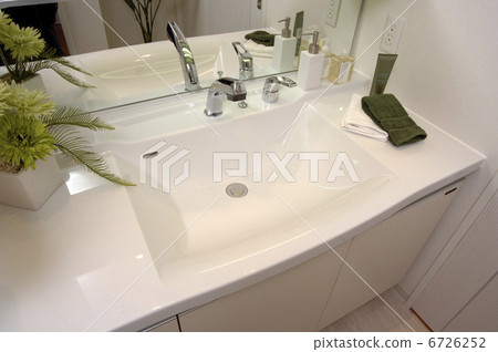 Wash basin  6726252