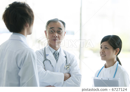 Doctor and nurse consulting Doctor and nurse consulting 6727124
