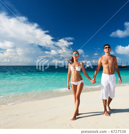 Couple on a beach at Maldives 6727530