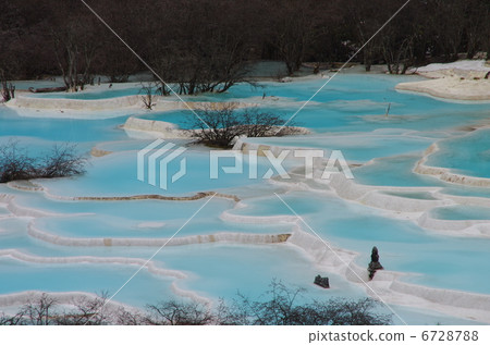 中國四川省黃龍·九寨溝 中國四川省黃龍·九寨溝 6728788