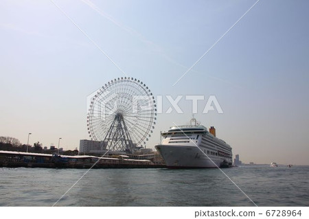 豪華班輪和摩天輪 6728964