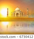 Taj Mahal India Sunset. Agra, Uttar Pradesh. Beautiful Palace wi 6730412