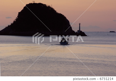 Katsuura漁港在早晨 6731214