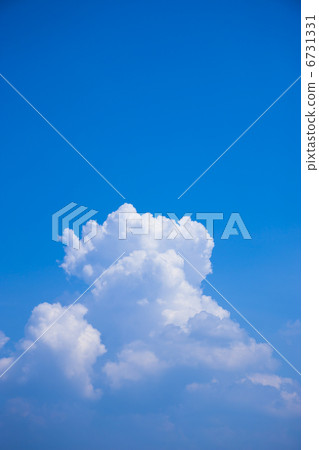  Blue sky and clouds 6731331