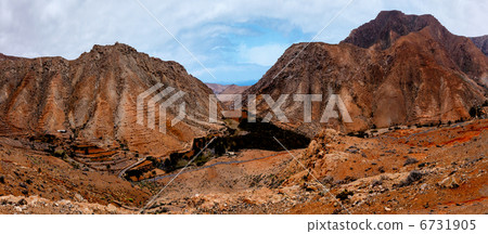 Mountain chain 6731905