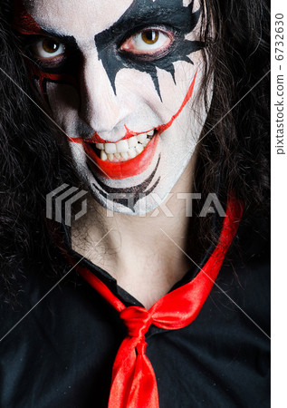 Close up of evil clown face 6732630