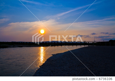 Flow Bridge Evening Scenery 6736106