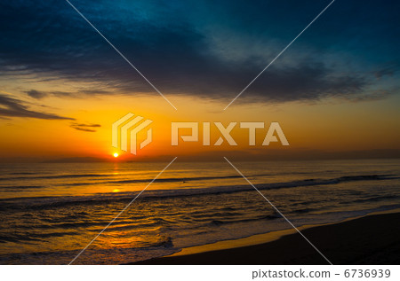 Sea of sunset 6736939