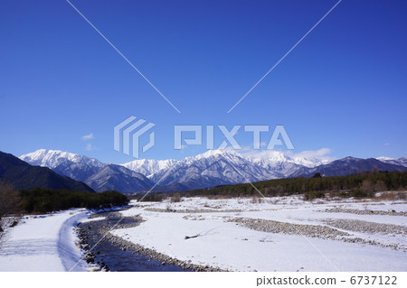 高瀨河和北阿爾卑斯山 高瀨河和北阿爾卑斯山 6737122