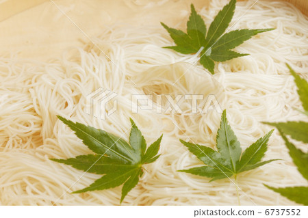 麺 6737552