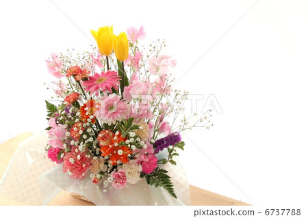 flower arrangement  6737788